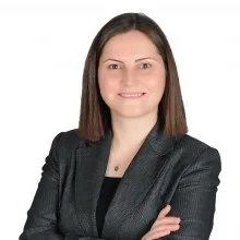 Prof. Dr. Funda Gümüştaş — Çocuk ve Ergen Psikiyatrisi, İstanbul. Portre fotoğrafı.