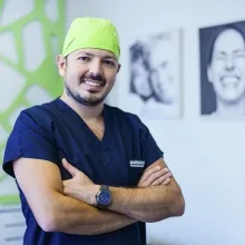 Uzm. Dr. Erdoğan Aydın — İstanbul. Portre fotoğrafı.