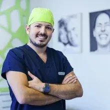 Uzm. Dr. Erdoğan Aydın — İstanbul. Portre fotoğrafı.