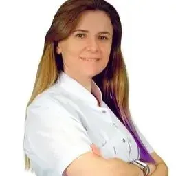 Uzm. Dr. Deniz Parlakgümüş — Çocuk Sağlığı Ve Hastalıkları, Adana. Portre fotoğrafı.