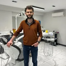 Dt. Mücahit Taha Temür — Diş Hekimi, Kocaeli. Portre fotoğrafı.