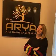 Uzm. Psk. Selen Elçi — Psikoloji, İstanbul. Portre fotoğrafı.
