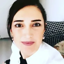 Dt. Ebru Özçalık Can — Diş Hekimi, Antalya. Portre fotoğrafı.