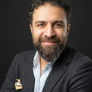 Doç. Dr. Necati Enver — Kulak Burun Boğaz, İstanbul. Portre fotoğrafı.