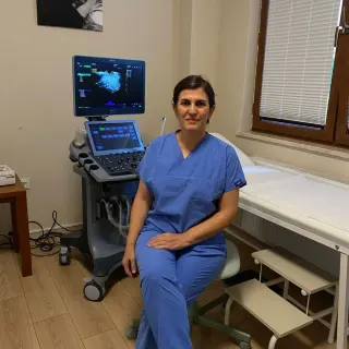 Op. Dr. Emine Elmas profilinde yer alan galeri fotoğrafı.
