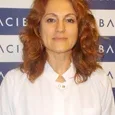 Prof. Dr. Sibel Gündeş — Enfeksiyon Hastalıkları, Bahçelievler, İstanbul. Portre fotoğrafı.