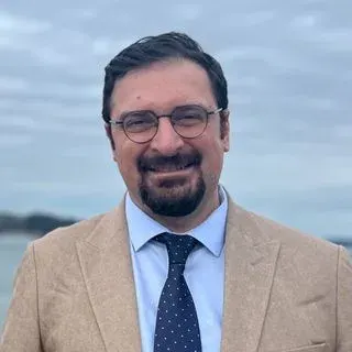 Doç. Dr. Emre Yekedüz — Tıbbi Onkoloji, Ankara. Portre fotoğrafı.