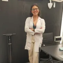 Dyt. Ezgi Karaman — Diyetisyen, İzmir. Portre fotoğrafı.
