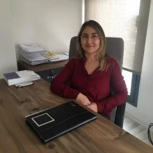 Dr. Satı Sanberk — Çocuk ve Ergen Psikiyatrisi, Seyhan, Adana. Portre fotoğrafı.