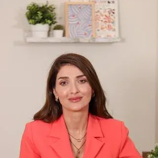 Uzm. Dr. Perihan Turhan Gürbüz — Çocuk ve Ergen Psikiyatrisi, Antalya. Portre fotoğrafı.