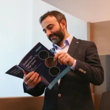 Prof. Dr. Salim Şentürk — Beyin Ve Sinir Cerrahisi, İstanbul. Portre fotoğrafı.