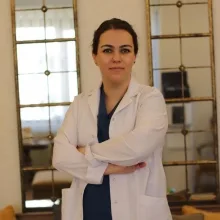 Op. Dr. Elif Akbay — Plastik Rekonstrüktif Ve Estetik Cerrahi, Ankara. Portre fotoğrafı.