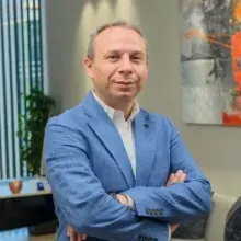 Doç. Dr. İsmail Sert — Genel Cerrahi, İzmir. Portre fotoğrafı.