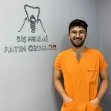 Dt. Hasan Fatih Özdemir — Diş Hekimi, Ankara. Portre fotoğrafı.