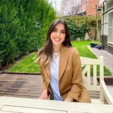 Uzm. Dyt. Buse Bahçecitapar — Diyetisyen. Portre fotoğrafı.