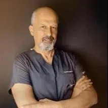 Doç. Dr. Mustafa Kalkan — Antalya. Portre fotoğrafı.