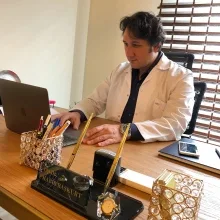 Op. Dr. Habib Başkurt — Plastik Rekonstrüktif Ve Estetik Cerrahi, İstanbul. Portre fotoğrafı.