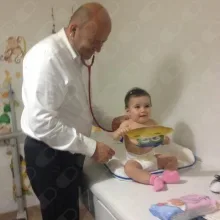 Uzm. Dr. Cihan Avaroğlu — Çocuk Sağlığı Ve Hastalıkları, İstanbul. Portre fotoğrafı.