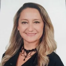 Uzm. Dr. Işıl Düver — Dermatoloji, Isparta. Portre fotoğrafı.