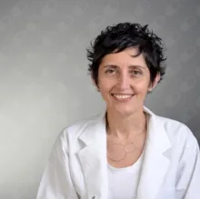 Uzm. Dr. Hande Alp — Çocuk Alerjisi, Ankara. Portre fotoğrafı.