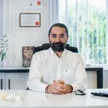 Op. Dr. Bora Yücel — Plastik Rekonstrüktif Ve Estetik Cerrahi, Antalya. Portre fotoğrafı.