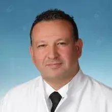 Prof. Dr. Hakkı Sunay — Diş Hastalıkları Ve Tedavisi, İstanbul. Portre fotoğrafı.