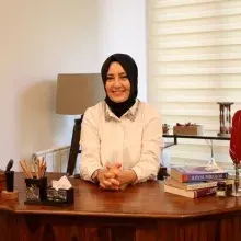Psk. Elif Zahide Gök — Psikoloji, İstanbul. Portre fotoğrafı.