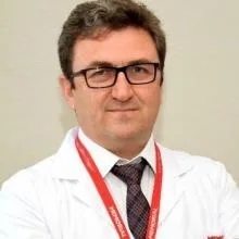 Uzm. Dr. Selim Türkkan — İstanbul. Portre fotoğrafı.