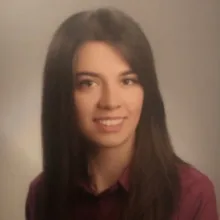 Uzm. Dr. Özlem Kahraman — Çocuk ve Ergen Psikiyatrisi, Kayseri. Portre fotoğrafı.