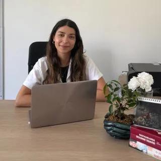 Dyt. Selin Özsu Konday — Diyetisyen, Muğla. Portre fotoğrafı.