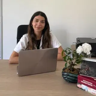 Dyt. Selin Özsu Konday — Diyetisyen, Muğla. Portre fotoğrafı.