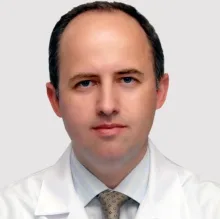 Prof. Dr. Haldun Oğuz — Kulak Burun Boğaz, Ankara. Portre fotoğrafı.