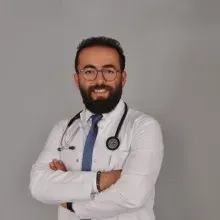 Uzm. Dr. Cem Balta — İç Hastalıkları, Bandırma, Balıkesir. Portre fotoğrafı.