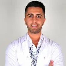 Dyt. Emre Turhan — Diyetisyen, İzmir. Portre fotoğrafı.