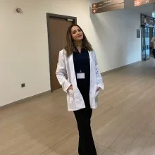 Psk. Gizem Kirşan — Psikoloji. Portre fotoğrafı.
