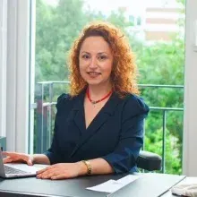 Op. Dr. Derya Bingöl — Plastik Rekonstrüktif Ve Estetik Cerrahi, İstanbul. Portre fotoğrafı.