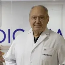 Op. Dr. Cevdet Caner — Beyin Ve Sinir Cerrahisi, Üsküdar, İstanbul. Portre fotoğrafı.