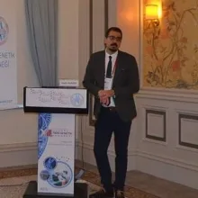 Uzm. Dr. Kadri Karaer — Tıbbi Genetik, Denizli. Portre fotoğrafı.