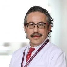 Doç. Dr. Hilmi Önder Okay — Beyin Ve Sinir Cerrahisi, Ankara. Portre fotoğrafı.