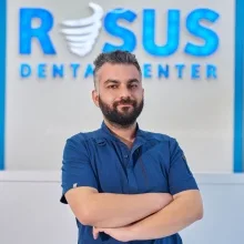 Dt. Onur Günece — Diş Hekimi, Antalya. Portre fotoğrafı.