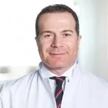 Prof. Dr. Ali Civelek — Kalp Ve Damar Cerrahisi, İstanbul. Portre fotoğrafı.