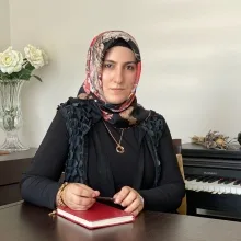 Uzm. Psk. Amine Öztürk — Psikoloji, İstanbul. Portre fotoğrafı.
