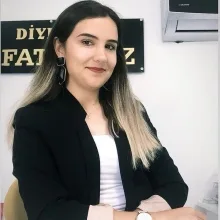 Dyt. Fatma Öz — Diyetisyen, Antalya. Portre fotoğrafı.