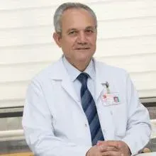 Uzm. Dr. Ali Abacı — İç Hastalıkları, Buca, İzmir. Portre fotoğrafı.