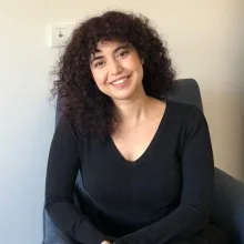 Psk. Sinem Begüm Akiş — Psikoloji. Portre fotoğrafı.
