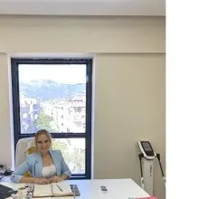 Dyt. Gözde Çiftçi — Diyetisyen, Ödemiş, İzmir. Portre fotoğrafı.