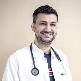 Uzm. Dr. Hayati Eren — Kardiyoloji. Portre fotoğrafı.