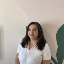 Psk. İrem Kara — Psikoloji. Portre fotoğrafı.