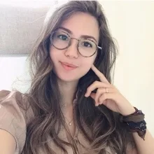 Kl. Psk. Ayla Ecem Özge Yılmaz — Psikoloji, İzmir. Portre fotoğrafı.