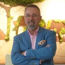 Prof. Dr. İsmail Özdemir — Kadın Hastalıkları Ve Doğum, İstanbul. Portre fotoğrafı.
